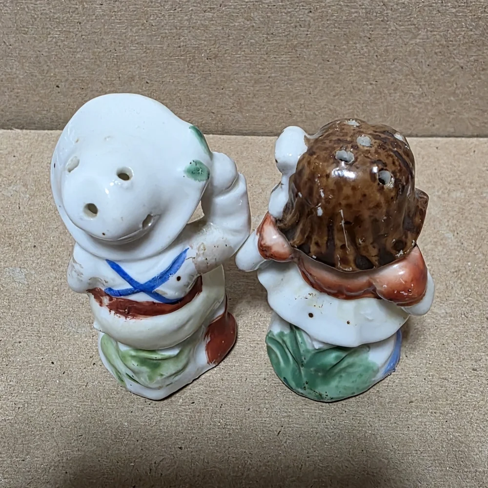 Vtg Mini Cowboy Cowgirl Salt Pepper Shaker Set #173